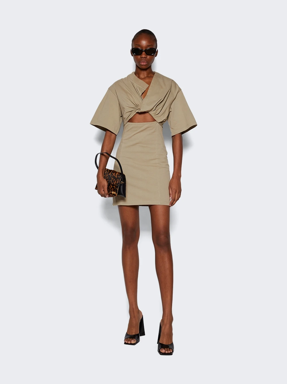 Jacquemus La Robe T-shirt Bahia Khaki 2 Jacquemus La Robe T-shirt Bahia Khaki - Image 2